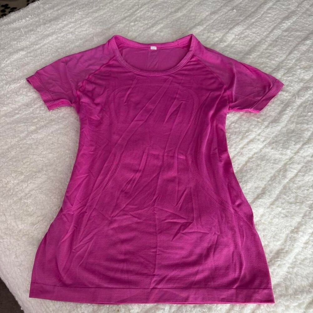 Lululemon Swiftly Tech short sleeve T-shirt in magenta